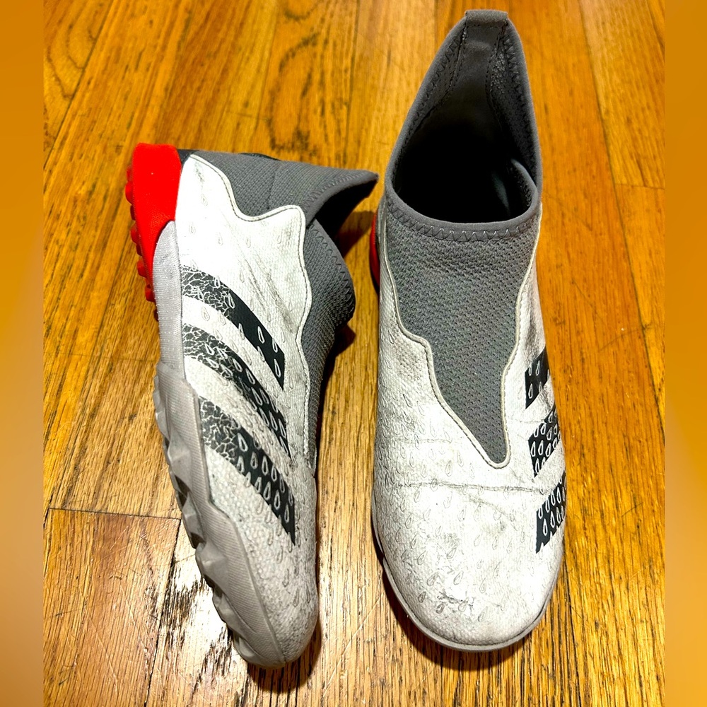 Kids soccer cleats, indoor cleats, Adidas, size us 4